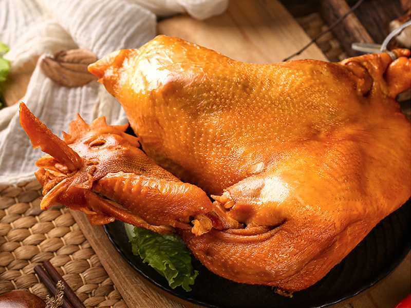 道口燒雞批發(fā)商淺析燒雞特色，讓您對燒雞有個(gè)深入了解